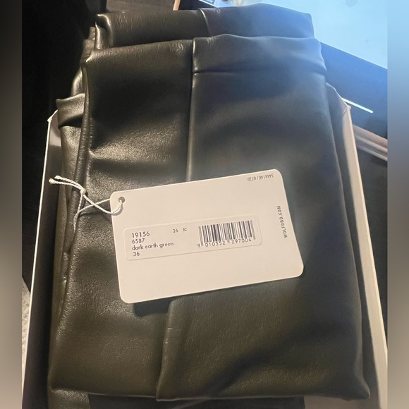 WOLFORD ESTELLA LEGGINGS - FAUX LEATHER
Dark Earth Green EU 36/ US 6 - Picture 4 of 6